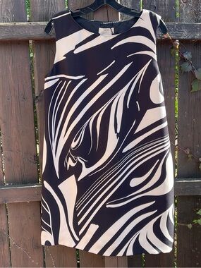 Black & Cream Graphic Shift Dress